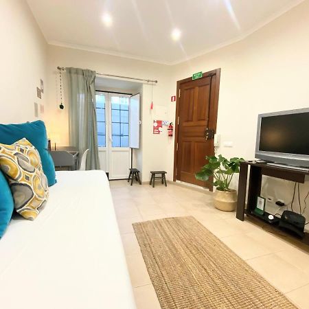 Apartment In The Center Next To The Parliament Lisbon Exterior photo